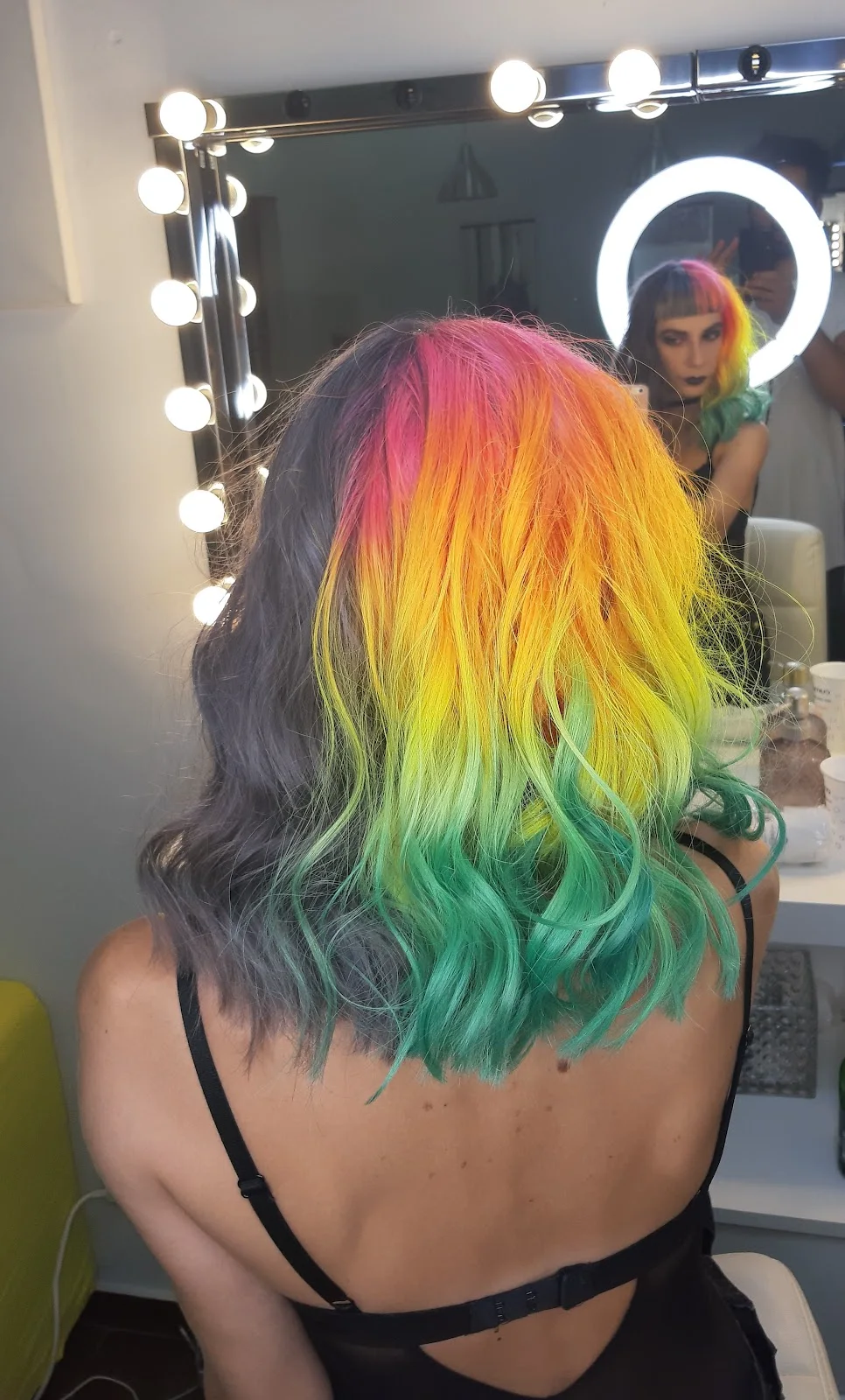 Culoare multicoloră lucrată la Factory Salon