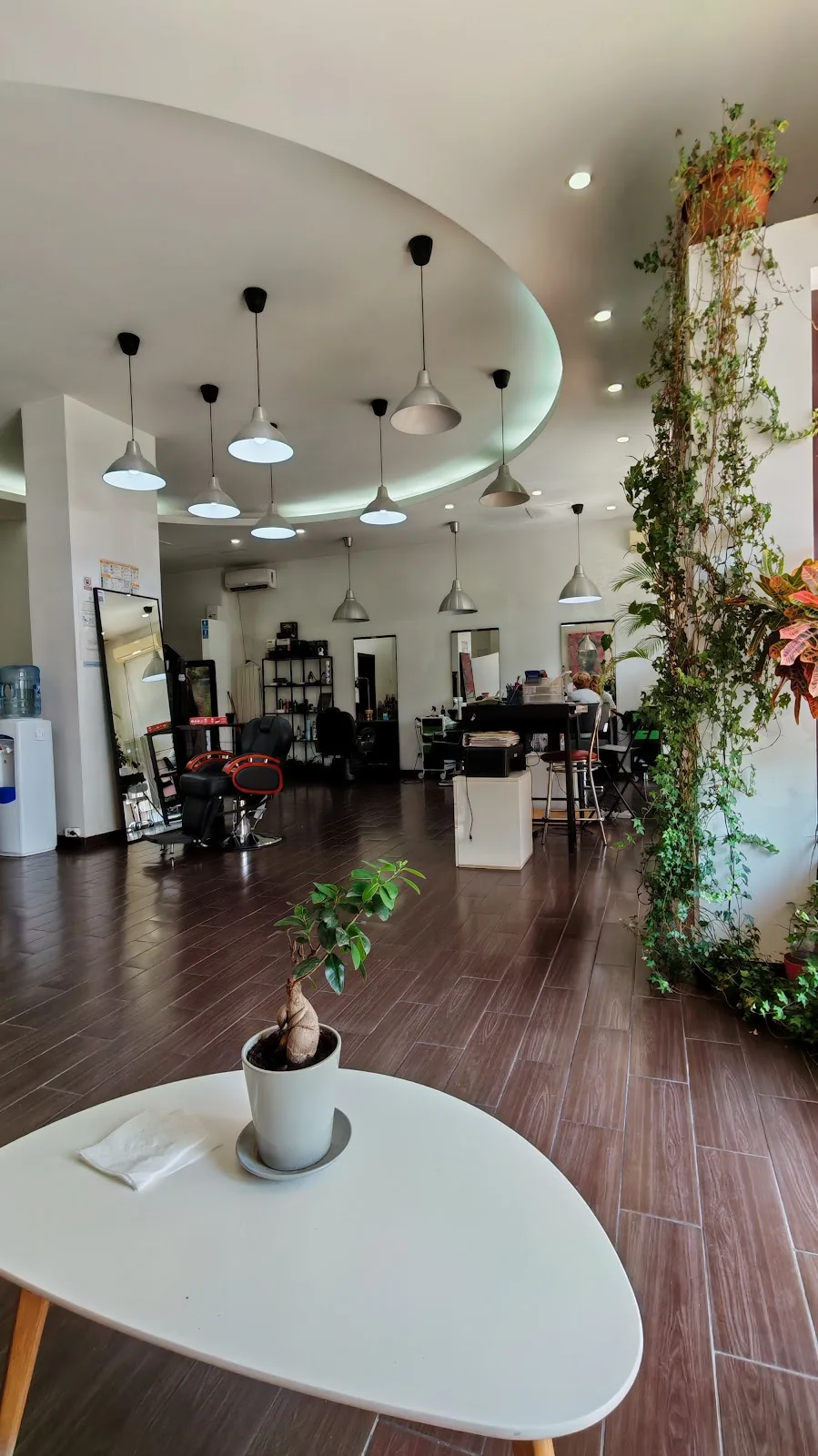 Interiorul Factory Salon, Strada Colței 11